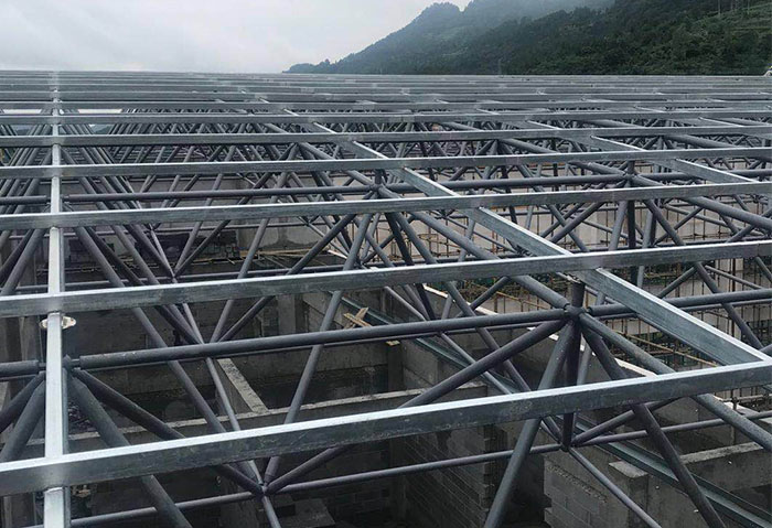 吐鲁番仁怀冠英学校艺体楼网架